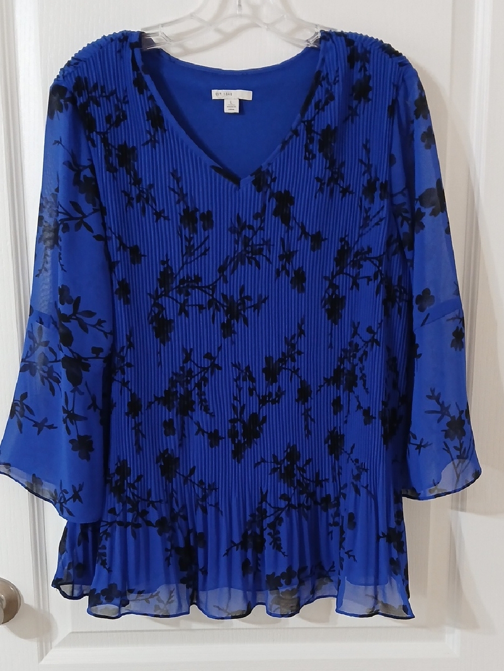 Royal Blue V-Neck Floral Pleated Blouse